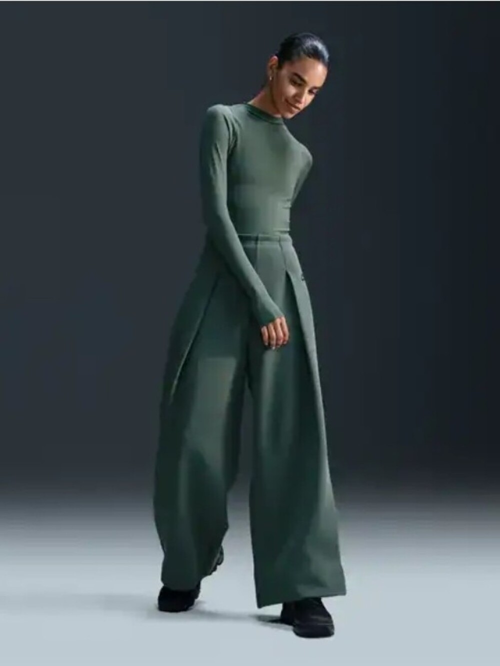 Nike Sportswear Tech Fleece High-Waisted Pleated Trousers XSmall